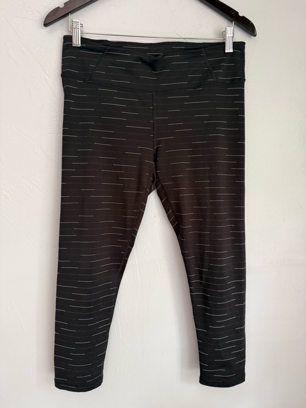 Lucy Black White Stripe Cropped Capri Leggings Size M Zip Pocket